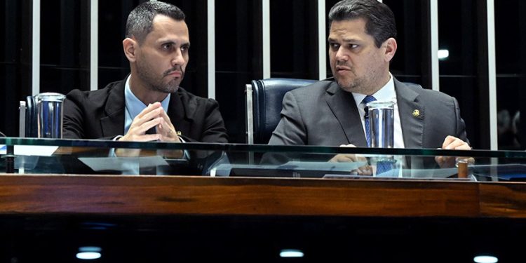 Promulgada emenda que isenta de pagamento de IPVA de veículos com 20 anos de fabricação