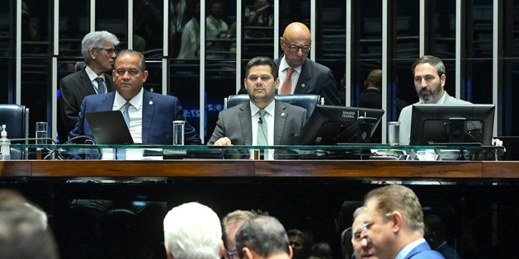 Senado aprova, por 48 votos a 25, projeto que reduz penas de condenados por tentativa de golpe de estado