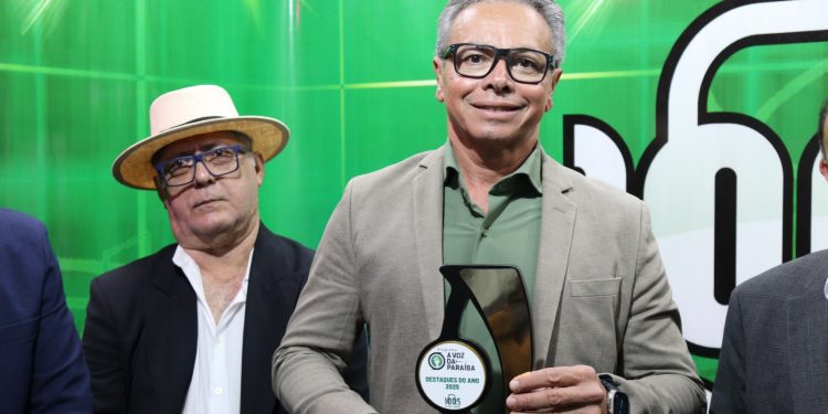 TROFÉU DESTAQUES DO ANO- Dr Valério Vasconcelos, um humanista, cardiologista, escritor, poeta, romancista…