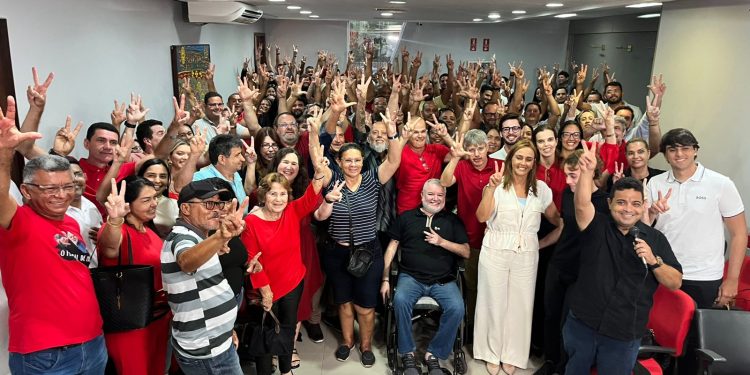 Pré-candidata a deputada estadual, Ana Cláudia reúne apoiadores e ouve propostas para a campanha