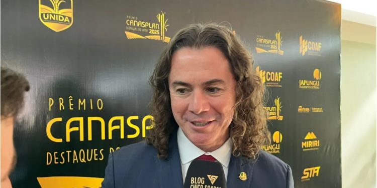 Após solicitação de Veneziano, Ministro paga R$ 29 milhões a pipeiros e garante abastecimento por carros-pipa