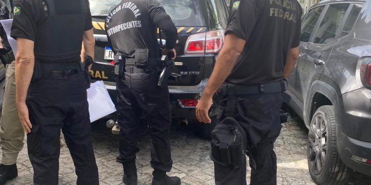 Operação da PF cumpre mandados de prisão na Paraíba contra fraudes com senhas e cartões da Caixa Econômica