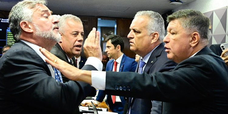 Após ordem do ministro do STF, CPI do INSS aprova quebra de sigilos bancários e fiscal de “Lulinha”