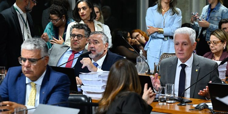 Base do Governo Lula derruba relatório final da CPMI do INSS, saiba como votaram os parlamentares