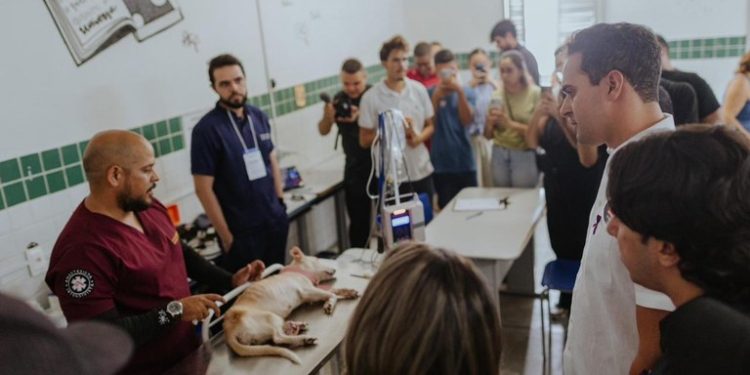 Lucas Ribeiro participa do Dia D do Pet Idoso em CG e ressalta ampliação das ações de proteção animal