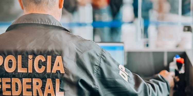 PF apreende no aeroporto da Grande JP, bateria eletrônica, mesas digitais de som, perfumes e celulares