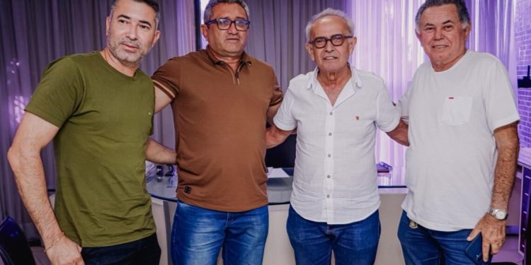 Cícero Lucena reforça apoios no Estado com adesão de grupos de situação de Pedra Branca e oposição de Umbuzeiro