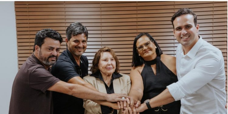 Lucas Ribeiro recebe apoio da prefeita de Água Branca, Marluce Veras