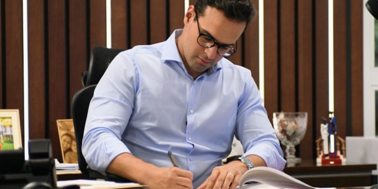 Governador Lucas Ribeiro assina promoção de 131 oficiais da Polícia e Corpo de Bombeiros Militares