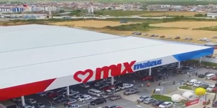 MP investiga denuncia de lançamento de esgoto em galerias pluviais pelo Mix Mateus e oficia PMCG e Sudema