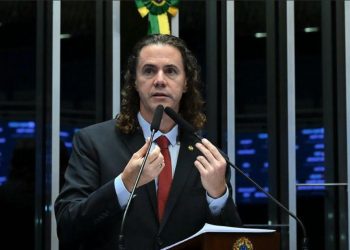 Relatório de Veneziano que define guarda compartilhada de pets para casais que se separam é aprovado no Senado