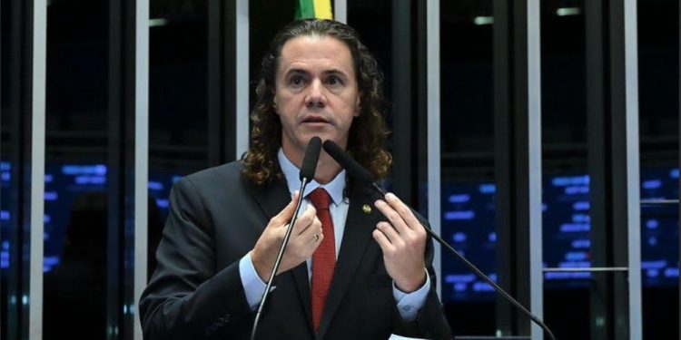 Relatório de Veneziano que define guarda compartilhada de pets para casais que se separam é aprovado no Senado