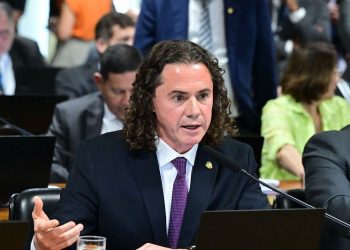 Senador Veneziano volta a cobrar celeridade em tramitação de projeto que propõe fim da escala 6 x 1
