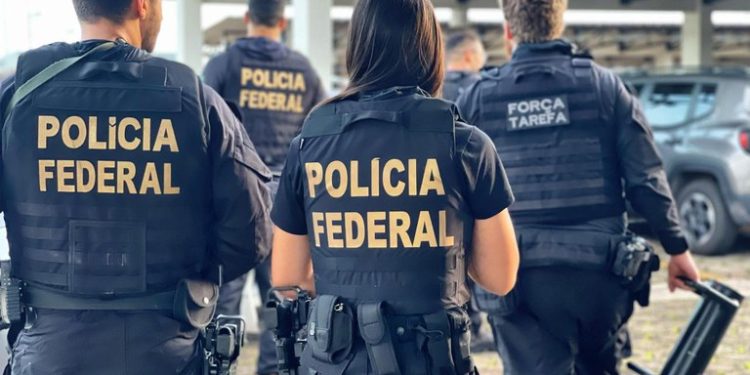 Operação da PF prende homem em Cabedelo por armazenamento de vídeos de conteúdo de abuso sexual