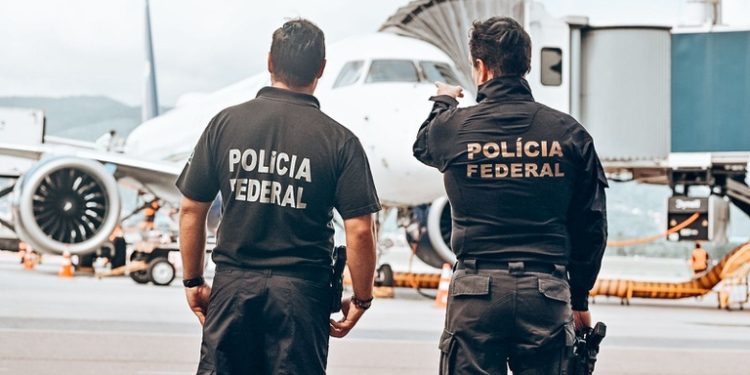 Polícia Federal prende hacker que operava para grupo de Vorcaro, do Master, e havia foragido do país