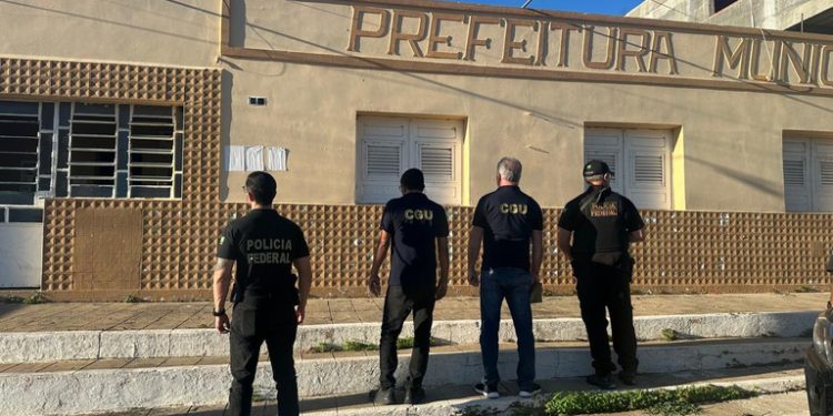 Operação da PF mira dois municípios na Paraíba por fraudes em licitações com empresa que recebeu R$ 33 milhões de recursos do SUS e Fundeb