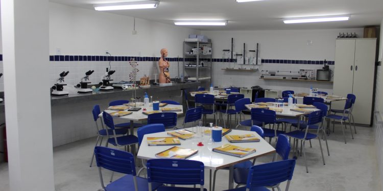 Secretaria de Educação de Conde anuncia retorno das aulas presenciais na maioria das unidades