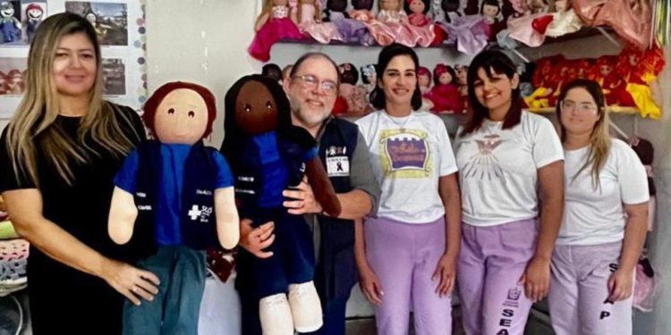 Mascotes do SUS produzidos por reeducandas da Paraíba são destaque em Congresso Nacional