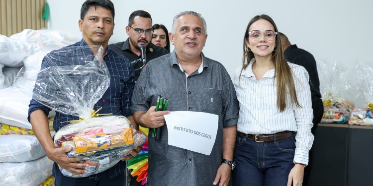 Alimentos arrecadados durante Salão do Artesanato Paraibano são entregues a instituições contempladas