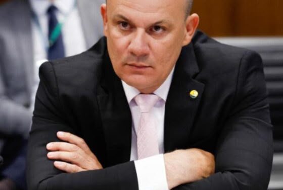 Líder da oposição chama ministro de “mentiroso” por documento sobre suposta ação militar dos EUA