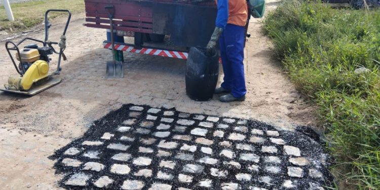 Seinfra realiza manutenção na malha viária, rede de drenagem e iluminação pública