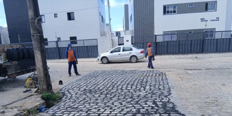 Seinfra inicia semana com serviços da Operação Tapa-Buraco em mais de 40 bairros