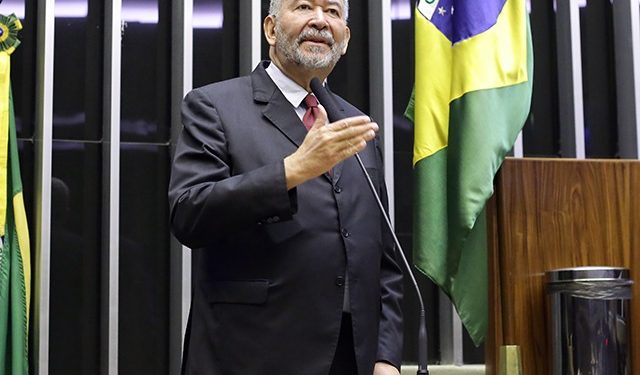 Mesa Diretora da Câmara declara a perda de mandato de dois deputados, Paulão, do PT, e Dayany, do União