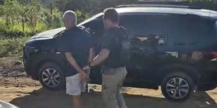 Operação prende francês e mulher líder do tráfico de drogas em casa de luxo no litoral Sul da Paraíba