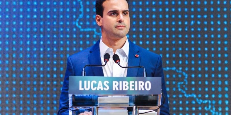Lucas anuncia calendário de promoção na PM e destaca avanços na educação em primeiro debate
