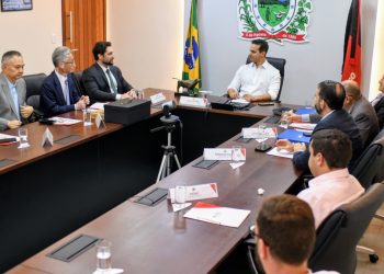 Lucas Ribeiro recebe comitiva da Rivaz e discute instalação da empresa americana na Paraíba