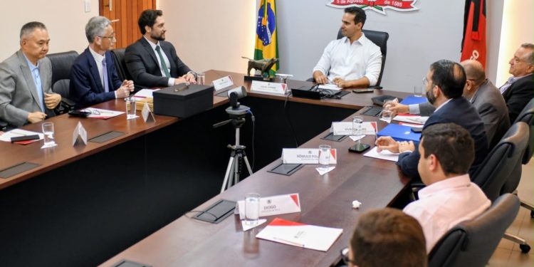 Lucas Ribeiro recebe comitiva da Rivaz e discute instalação da empresa americana na Paraíba