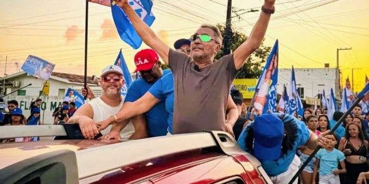 Samuka arrasta multidão pelas ruas de Tibiri em caminhada neste domingo