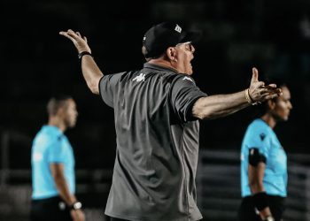 Mais preocupante do que o empate diante do Santa foi a queda no 2º tempo, lembrando até a fase ruim