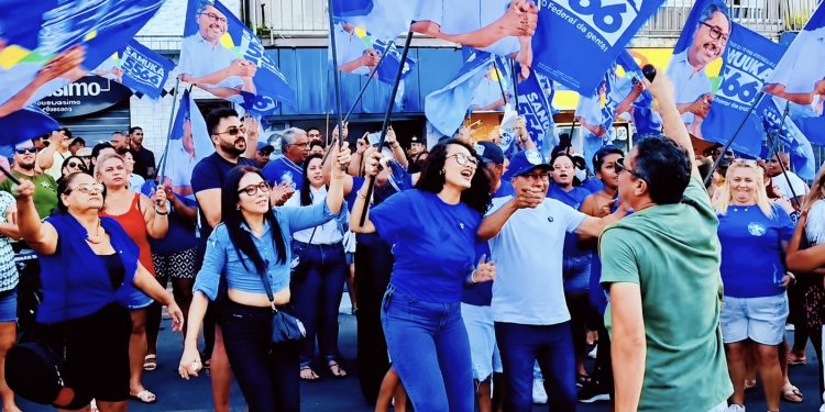 Samuka Duarte inaugura comitê no Alto das Populares e leva multidão às ruas de Santa Rita