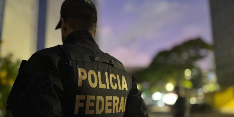 PF cumpre mandado na casa de homem em Campina Grande por abuso sexual infantojuvenil