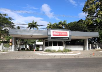 Prefeitura entrega crachás e fardas para ambulantes autorizados a trabalhar na Orla