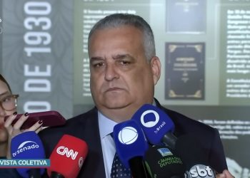 Flávio Bolsonaro anuncia deputado de Alagoas, Alfredo Gaspar, relator da CPI do INSS, como candidato a vice presidente