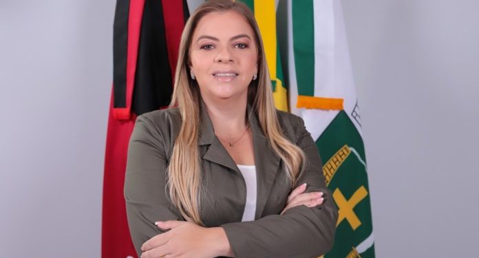 Decisão que julgou irregulares contas da prefeita Aliny Povão, de Cruz do Espírito Santo, na pauta do TCE