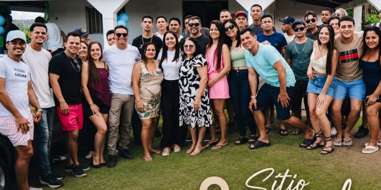 Marcos Cavalcanti reúne familiares e amigos em ato em favor de Fernanda Albino e Samuka Duarte
