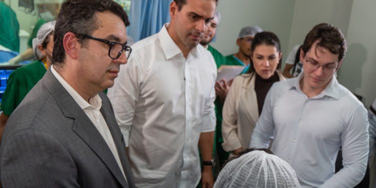 Lucas Ribeiro visita Hospital Metropolitano e destaca importância da unidade na Saúde da Paraíba
