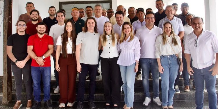 Treze prefeitos do Vale do Piancó se reúnem e convidam Veneziano para reafirmar apoio à sua reeleição