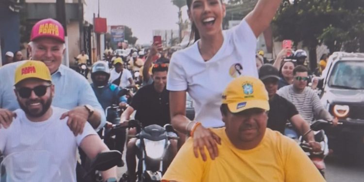 Maria Porto e Mateus Bezerra reúnem multidão em mobilização pelas ruas de Bananeiras