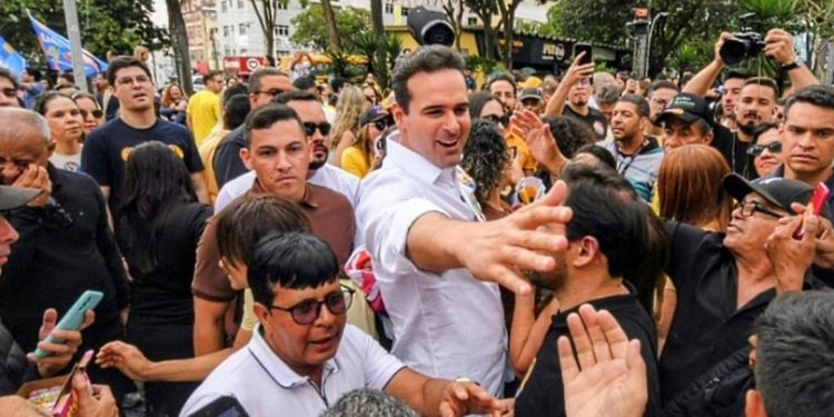 Lucas percorre Centro de Campina e reforça parceria com CDL para fortalecer comércio