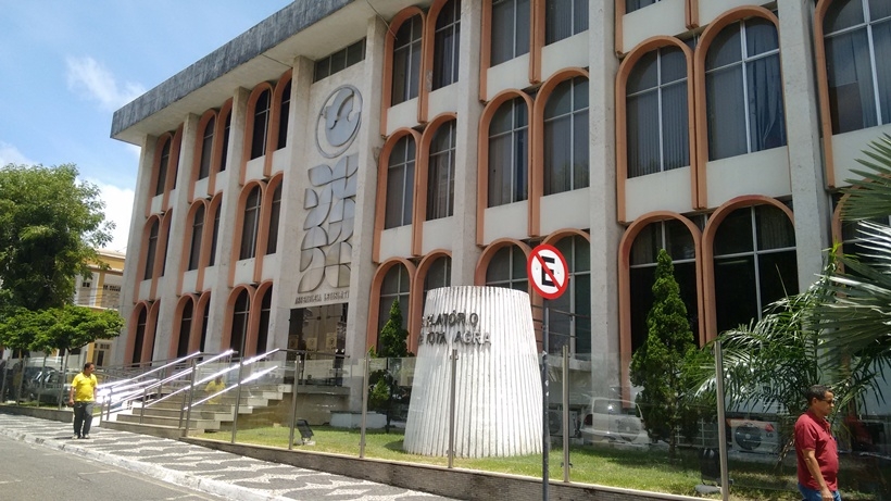 Deputado perde paciência com colegas faltosos, sessões esvaziadas na AL e propõe “ponto eletrônico”