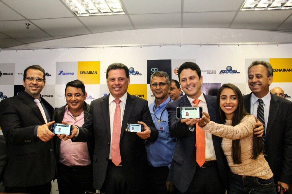 Detran de Goiás se torna pioneiro ao lançar carteira de habilitação digital. Saiba como funciona