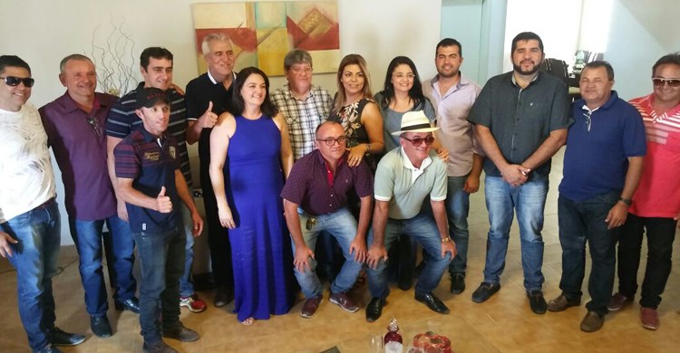 João Azevedo é recebido por Buba Germano em Picuí, e põe pé na estrada para melhorar performance em pesquisa