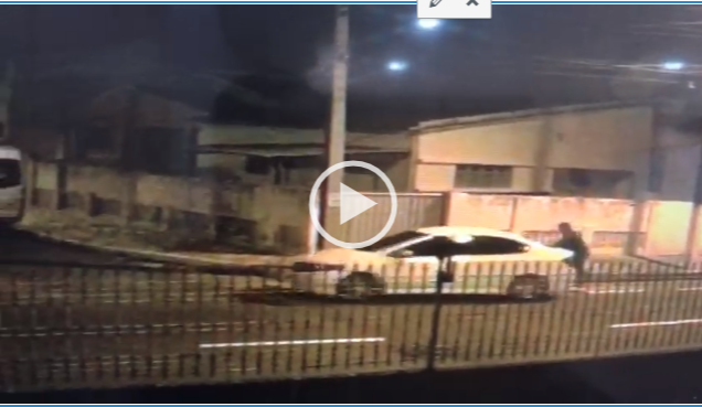 VÍDEO : Câmera mostra momento após explosão da Caixa de Jaguaribe, carro quebra na fuga e assaltantes fogem a pé