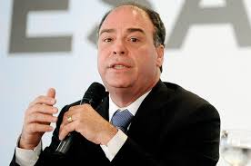 Ex-PSB, senador Fernando Bezerra assume MDB de PE, e dirigentes tentam evitar dissolução do partido