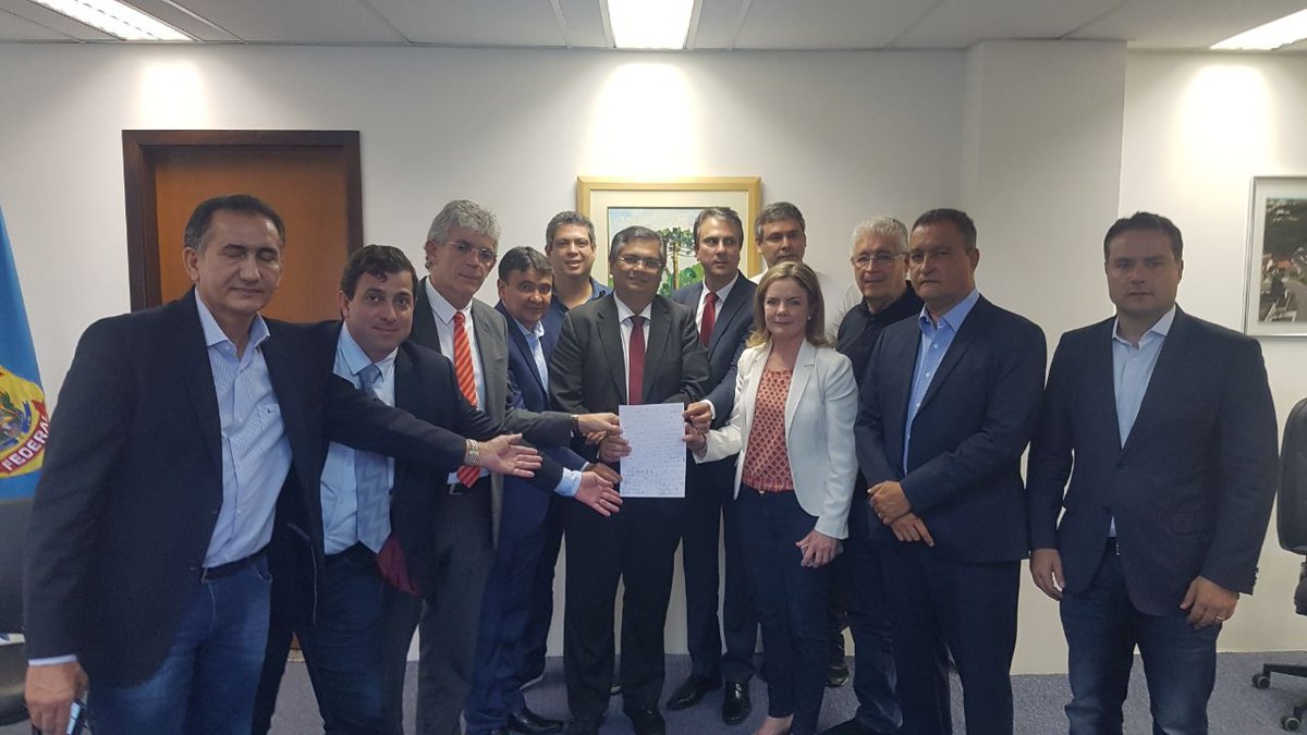 VEJA : Barrados de visitar Lula, governadores deixam carta manuscrita ao ex-presidente