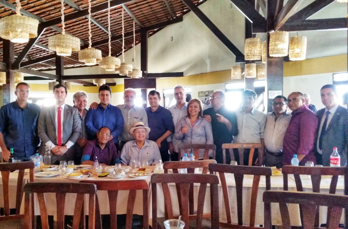 Lucélio Cartaxo se reúne com Romero Rodrigues, deputados e 17 vereadores da região de Campina Grande